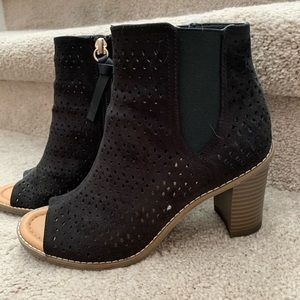 Dr. Scholls, black people toe bootie.